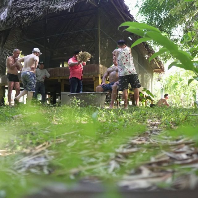 We do flower baths before every Ayahuasca ceremony. The flower bath is coomon in the jungle and is usually done when the body feels charged with negative energies that cause us to feel bad both physically, psychologically and spiritually.
🌱🌿
#ayahuasca #shamanism