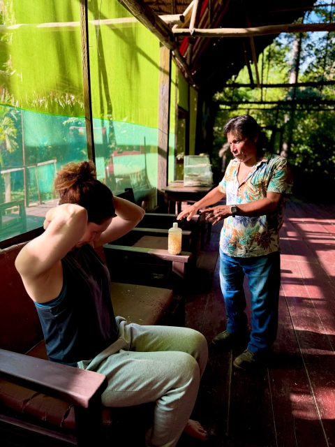 A moment of kamalonga cleansing...
In traditional Amazonian and mestizo shamanism, kamalonga is used for energetic cleansing, protection, and vision work.
According to the shamans the seed carries a very strong spirit, capable of Removing negative energies or envy. Strengthening spiritual perception and intuition and Protecting the person’s energetic field before, after or during Ayahuasca ceremonies.
🌱❤️🙏🌙
#ayahuasca #shamanism #lalunadelamazonas